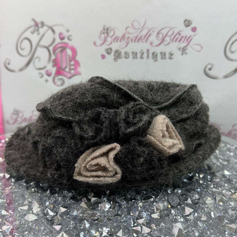 Canadian hat 1918 100% wool Gray Wool Felt Women's Beret Hat with floral Accent